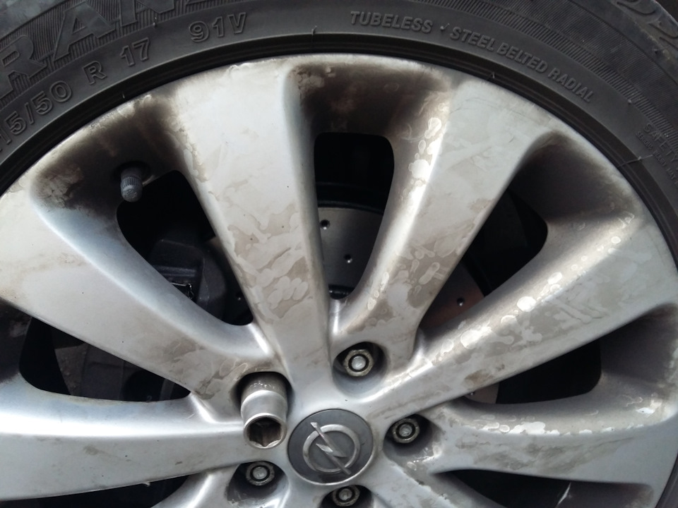 И как видно, данный фетиш просто для души, с родным литьем — Opel Astra J