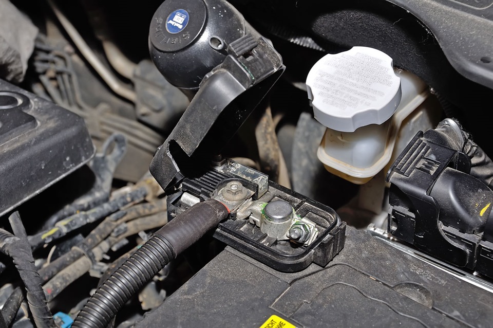 Как снять аккумулятор ix35. Как снять аккумулятор ix35. Аккумулятор ix35 дизель. Акб на хендай ix35 дизель. Как снять аккумулятор ix35.