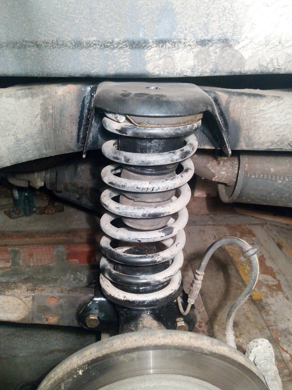 Независимая задняя подвеска mcpherson. Замена пружины передней подвески. Подвеска без пружины. Задняя пружинная подвеска на уаз патриот. Резинки для пружин подвески автомобиля.