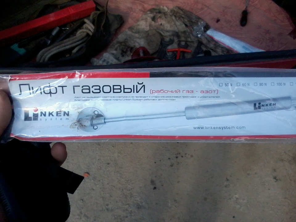установка амортизаторов в багажник… — DRIVE2