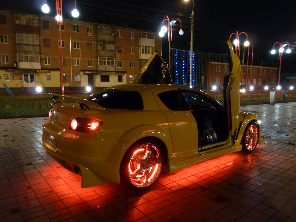 Крутая 8. Mazda RX-8 тюнингованная. Mazda RX-8 Neon. Подсветка на мазду рх8. Mazda RX 8 неоновая подсветка.