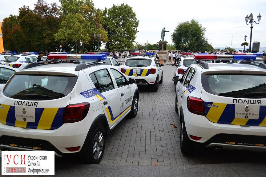 Какие машины на украине. Renault Sandero Stepway полиция Украины. Renault Sandero полиция Украины. Рено Сандеро полиция. Renault в полиции Украины.