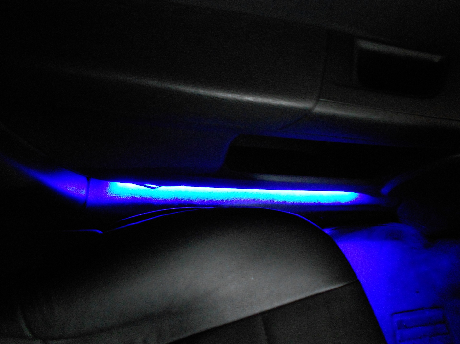 Подсветить 6. Подсветка Mazda 6 GH. Подсветка дверей Мазда 6. Ambient Light Mazda 6. Подсветка неон Mazda 6 gg.