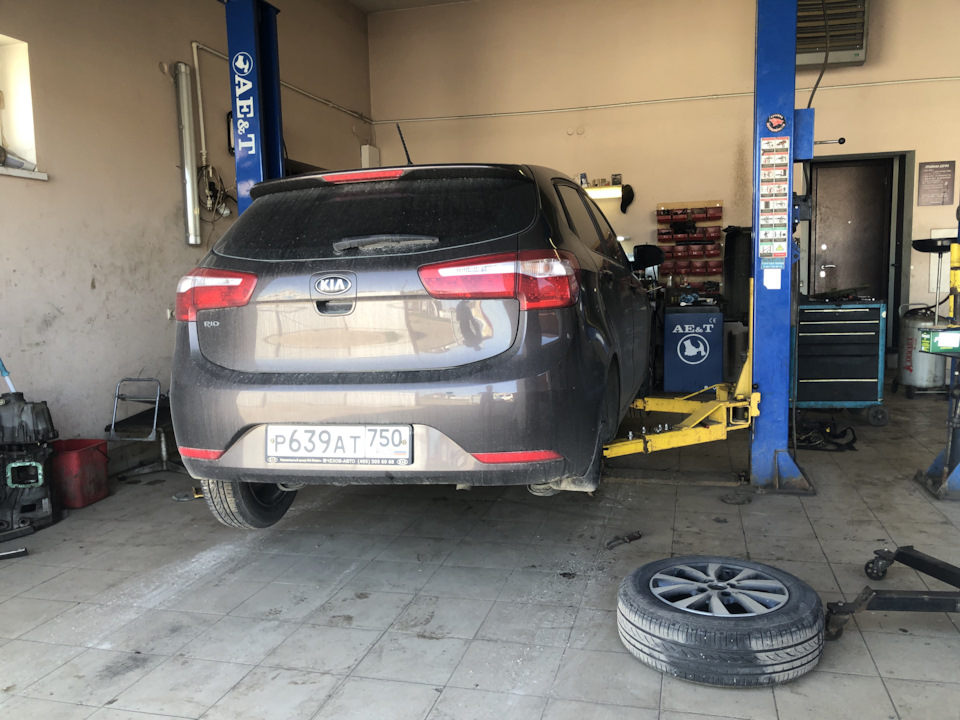 Переборка заднего тормозного суппорта — KIA Rio (3G), 1,4 л, 2014 года ...