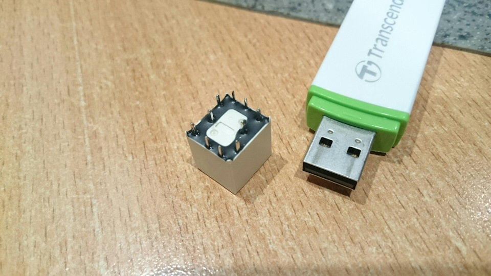 Сравнение размеров с USB-картридером — Chevrolet Cruze Station Wagon