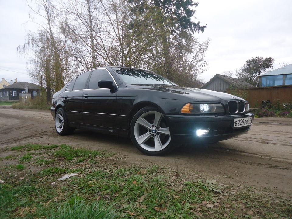 Е39 128. BMW e39 128 стиль. БМВ е39 диски 128 стиль. 128 Стиль БМВ е34. 128 Стиль е39 r19.