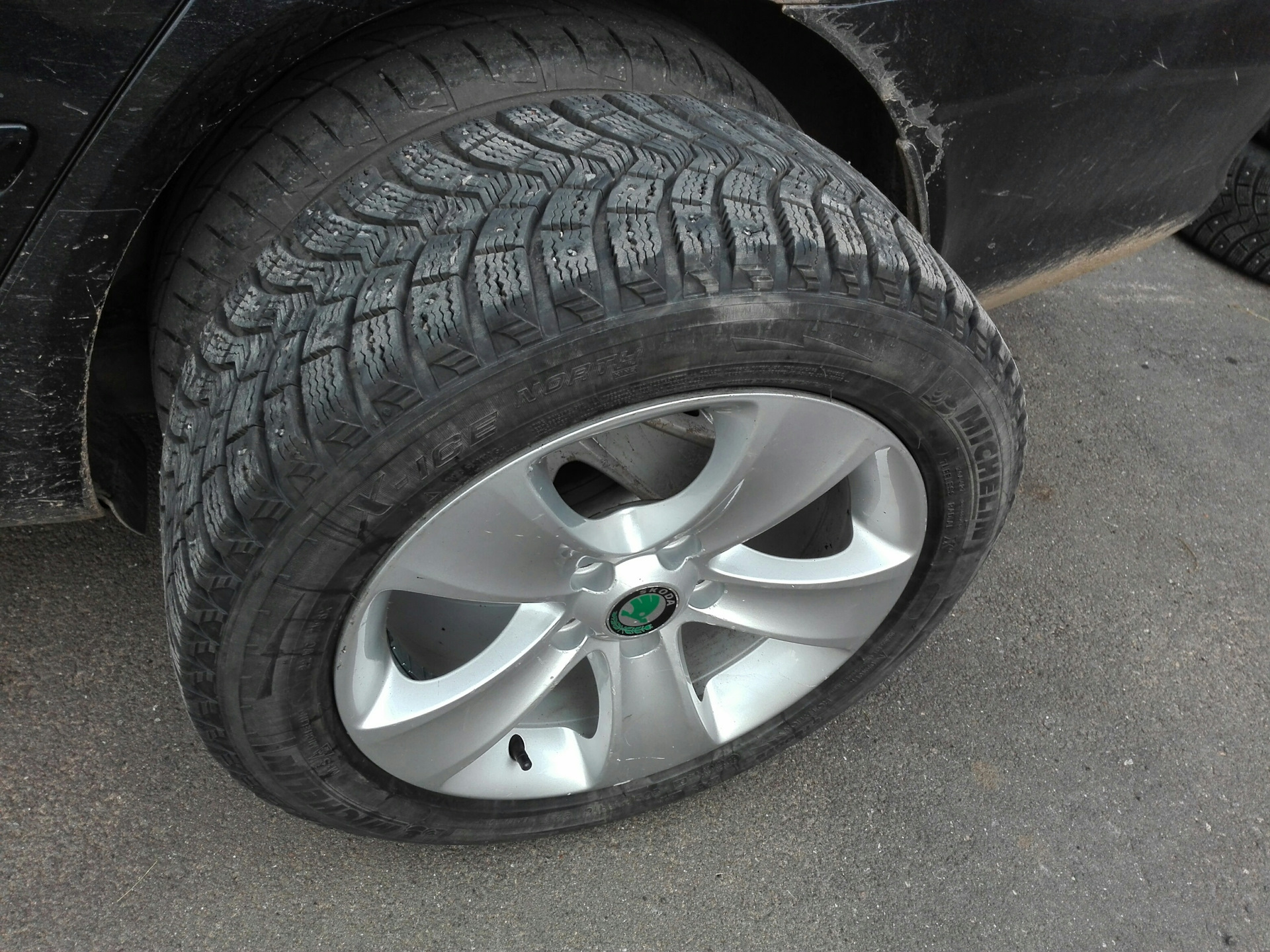 55 r16. 205/55 R16 Йети. Диски Moon r16 Skoda. Skoda Yeti r16 Moon. Диски Шкода Йети Moon.