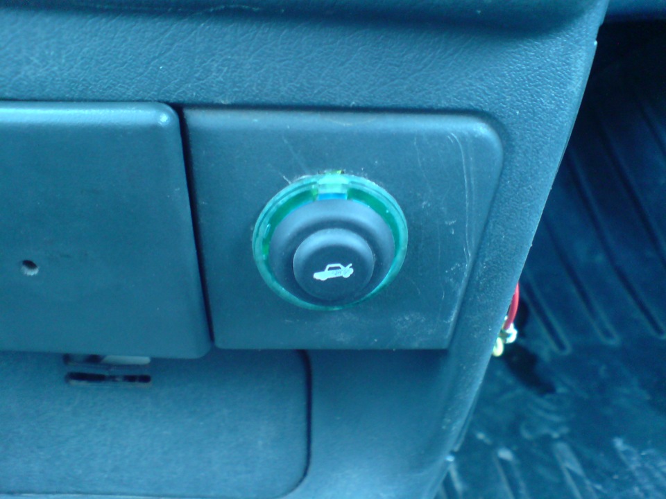 Кнопка багажника 2115. Кнопка открывания багажника ВАЗ 2115. Кнопка открывания багажника 2110 подсветка.