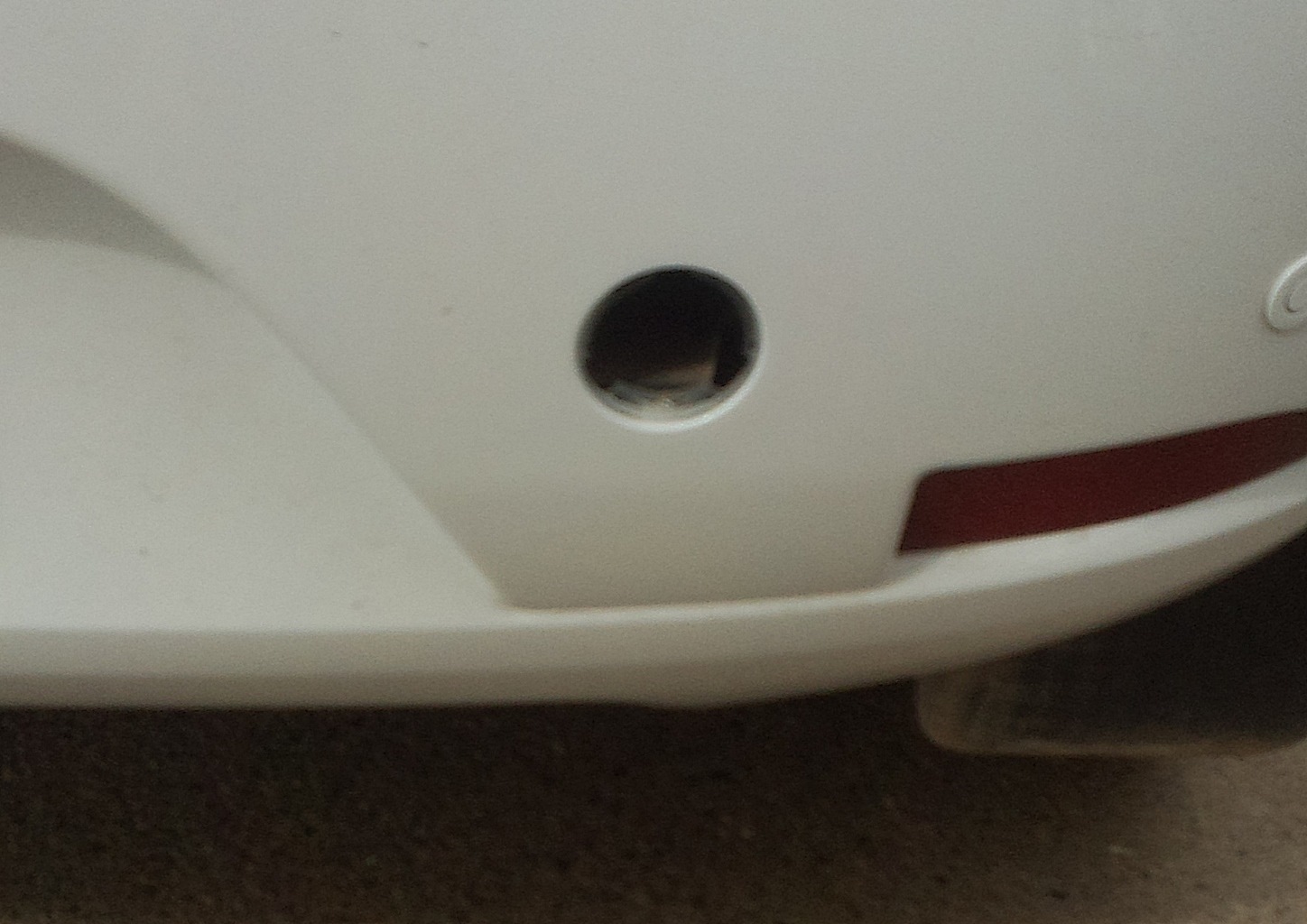 Заглушка заднего буксировочного крюка — Renault Sandero 2G, 1,6 л, 2015 ...