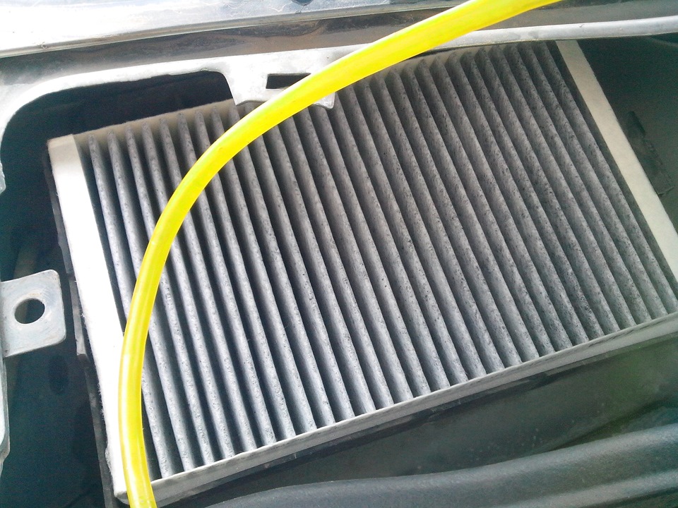 Замена ламп ближнего света, габаритных огней и салонного фильтра — Lada ...