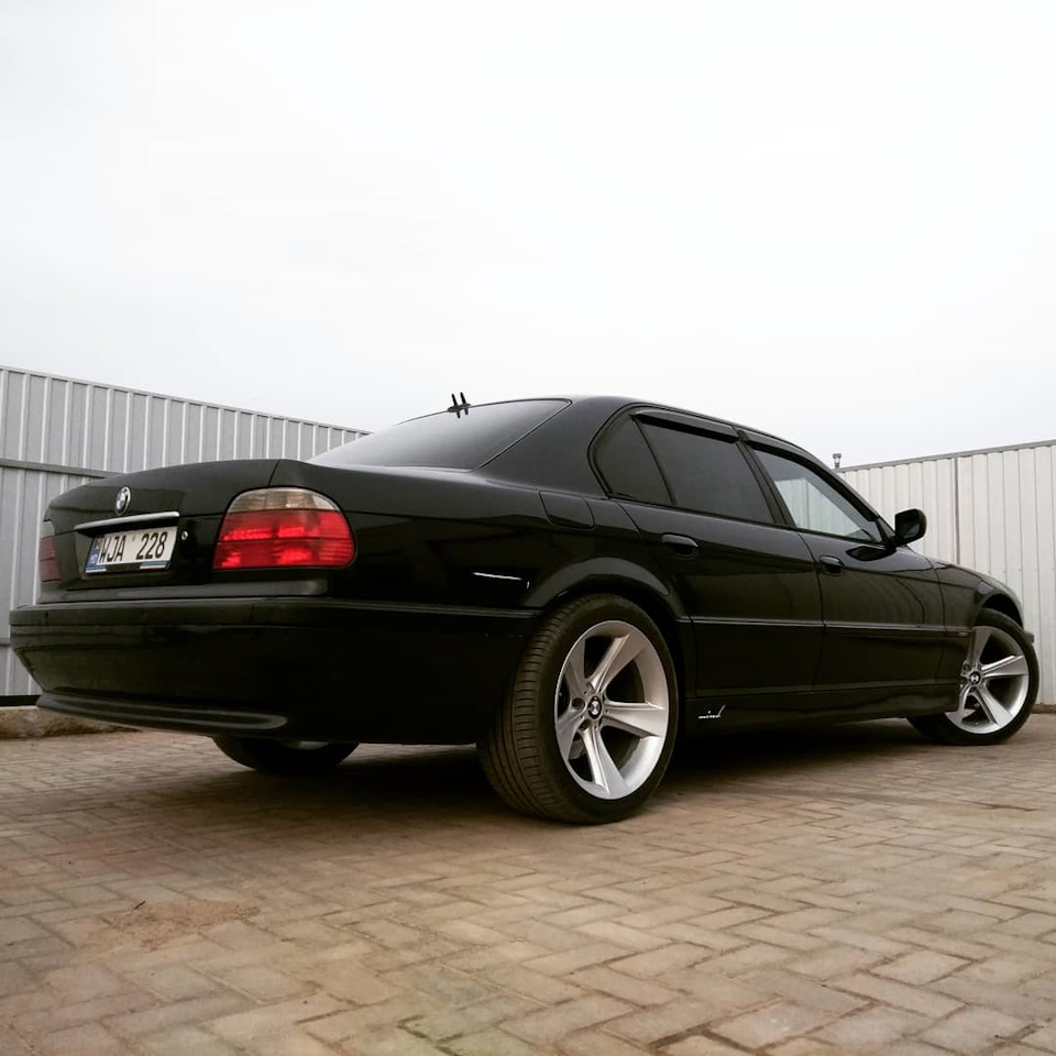 BMW e38 128 стиль