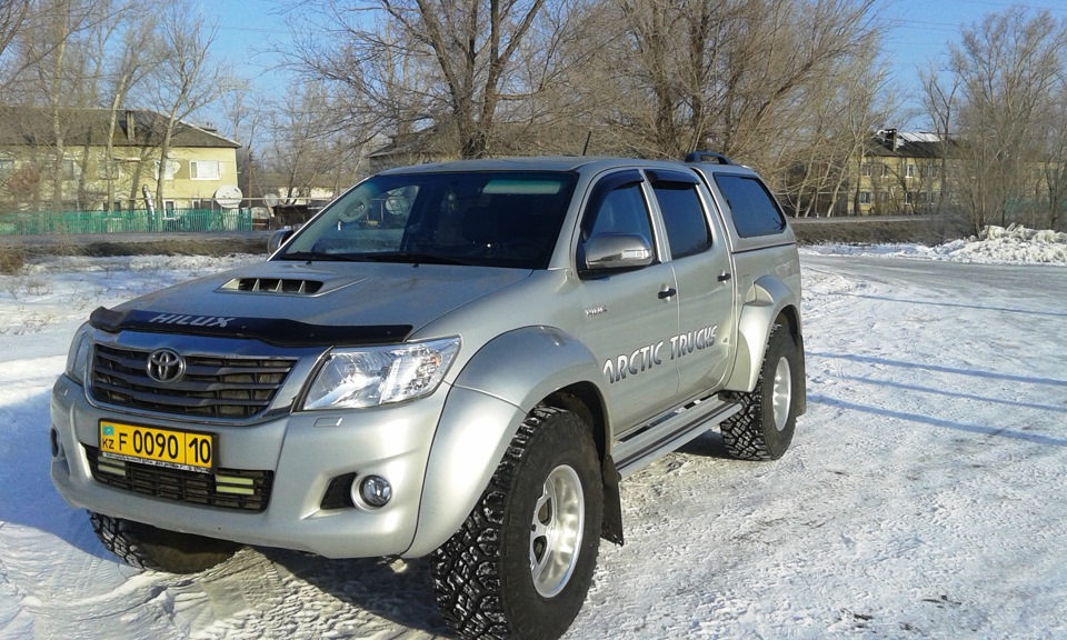 Toyota Hilux Arctic Trucks 35