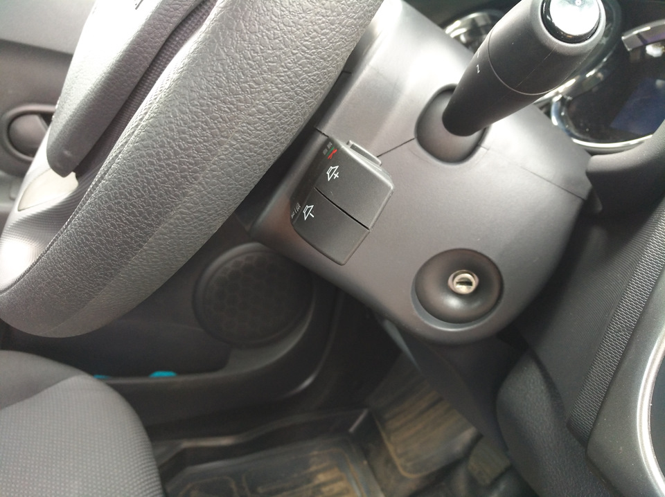 Добавил не достающие детальки к магнитоле. — Renault Logan (2G), 1,6 л ...