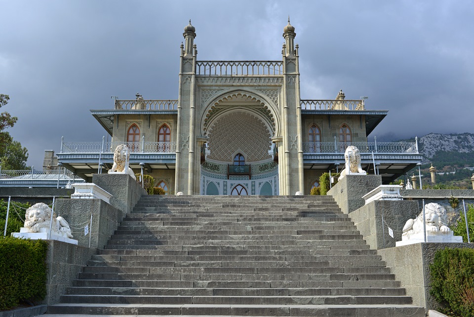 Алупкинский дворец вид с моря