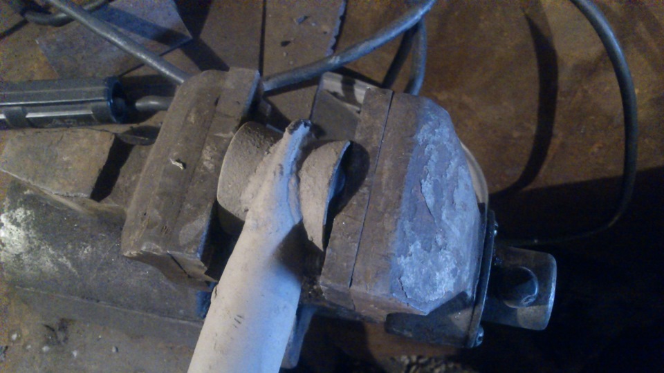 замена сайлентблоков реактивных тяг — Lada 2106, 1,5 л, 1984 года ...