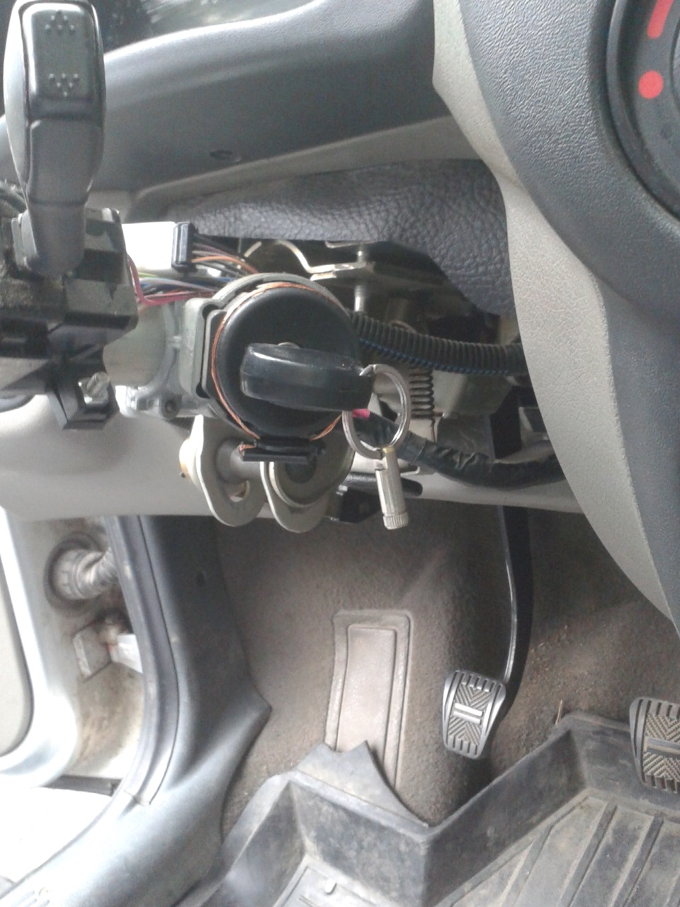 Замена тарельчатой пружины — Lada Калина седан, 1,6 л, 2008 года ...