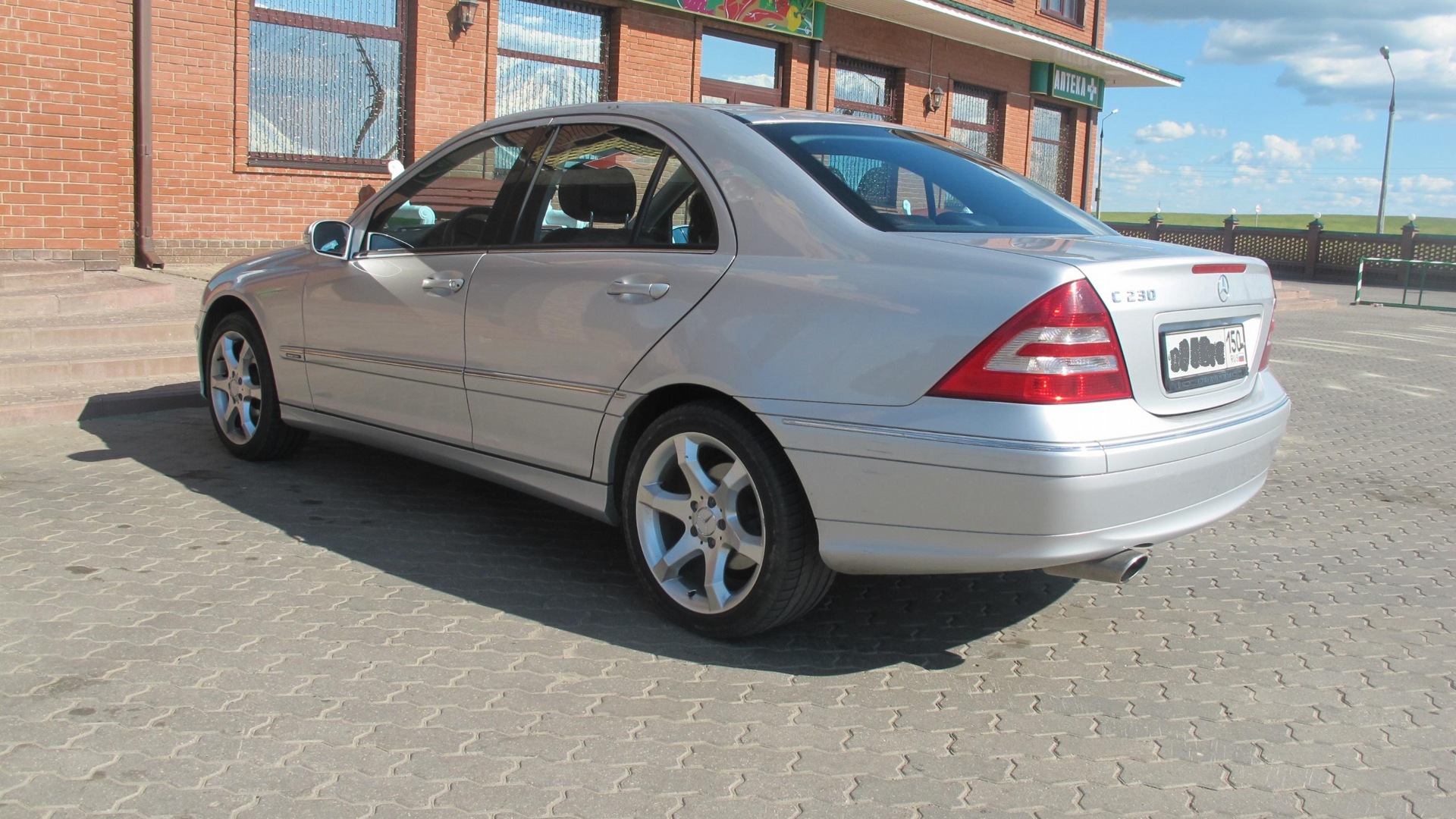 Mercedes-Benz C-class (W203) 2.5 бензиновый 2006 | 2,5 V6 АКПП 7-G tronic  на DRIVE2