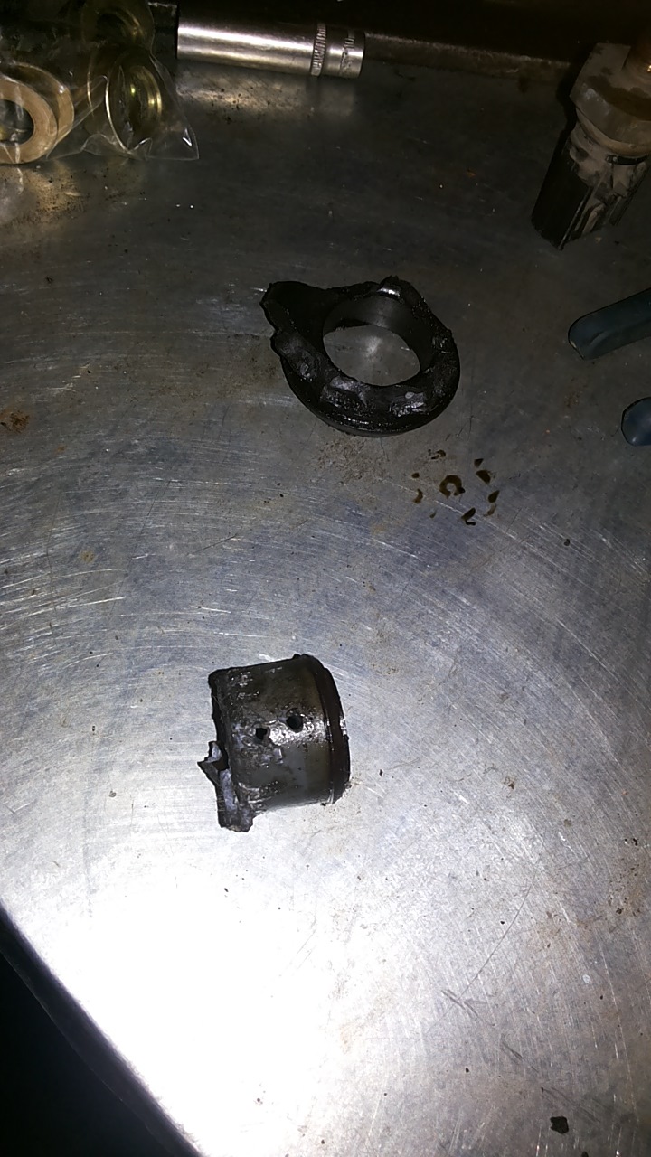 Замена сапуна на двигателе, резинового уплотнения и отводящей трубки ...