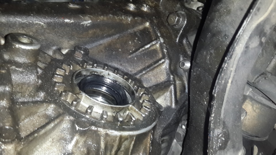 сальник передней полуоси. — Subaru Impreza WRX STI (GD), 2,5 л, 2006 ...