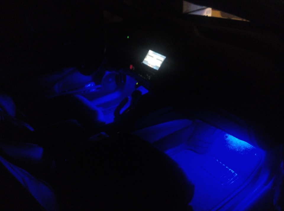 Установка подсветки в ноги началась с лопаты)))) — DRIVE2