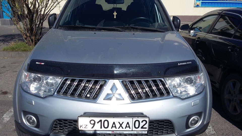 Мухобойник — Mitsubishi Pajero Sport (2G), 3 л, 2012 года | аксессуары ...