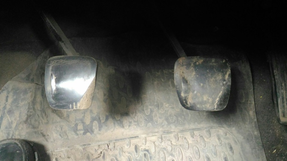 Нужны новые накладки на педали. — Nissan Almera II (N16), 1,5 л, 2005 ...