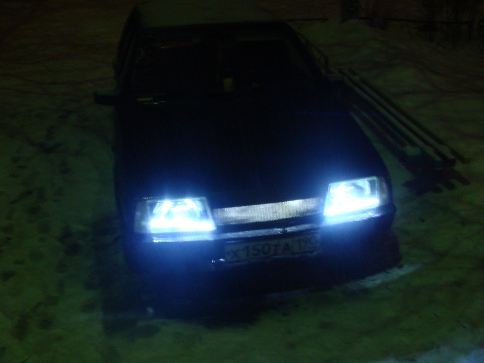 Диодная лента на стекло фары… — Lada 21093, 1,5 л, 2002 года ...