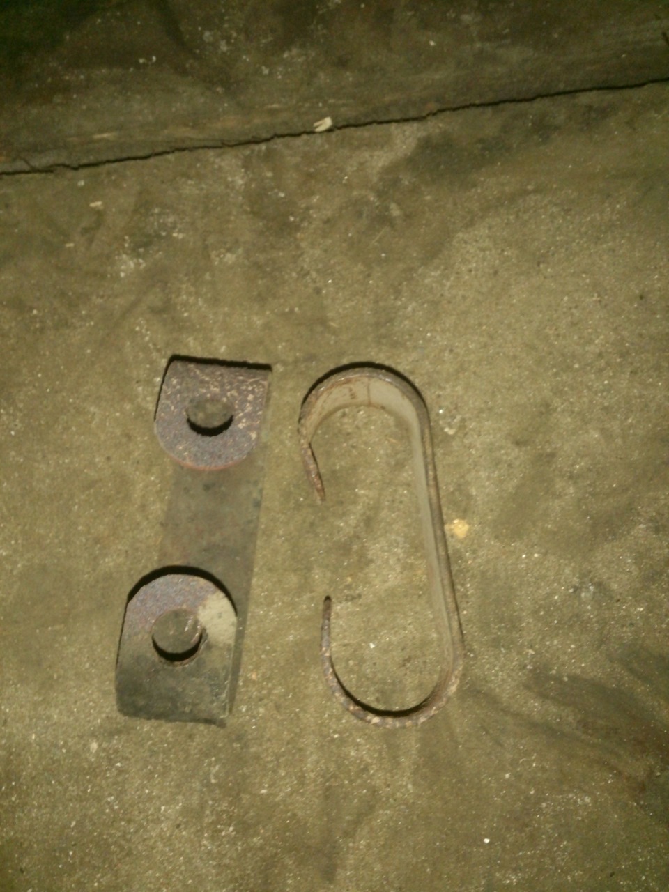 Снятие глушителя с выпускного коллектора — Volkswagen Passat B3, 1,6 л ...