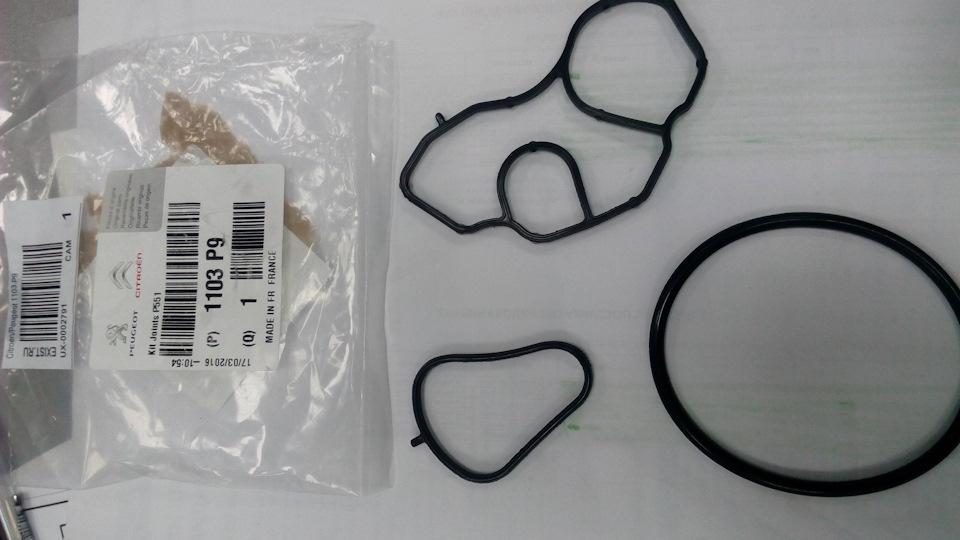 Замена прокладки кронштейна масленного фильтра — Citroen C3 Picasso, 1 ...