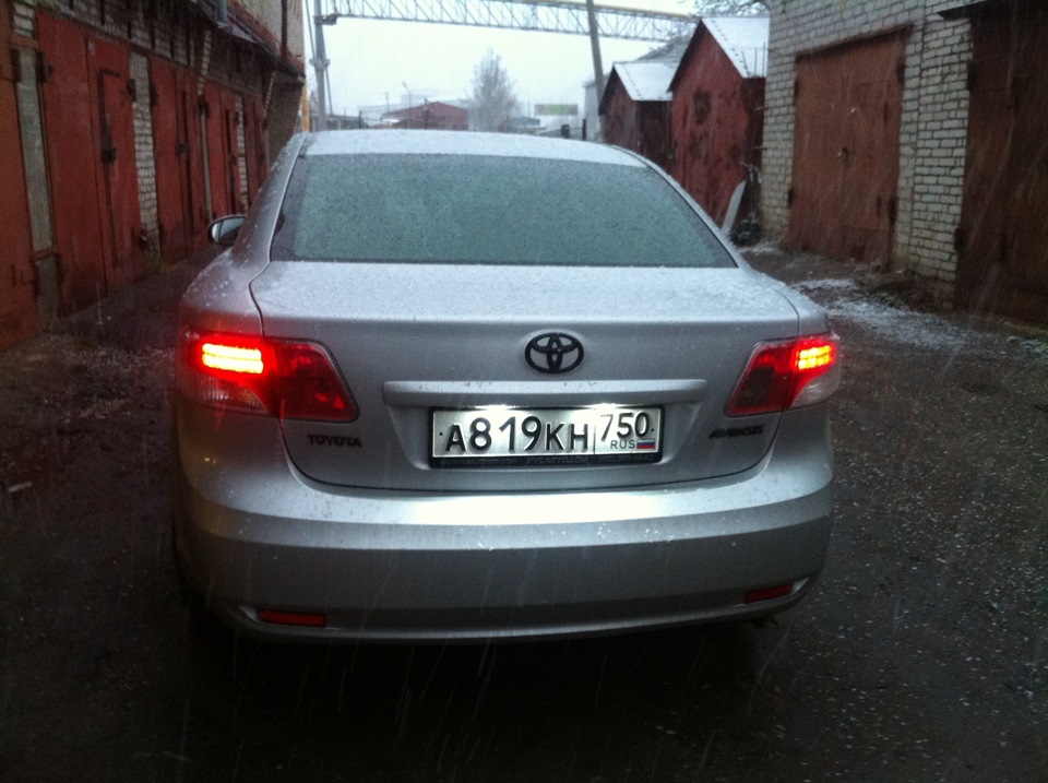 Светодиоды в подсветку номера — Toyota Avensis III, 1,8 л, 2009 года ...