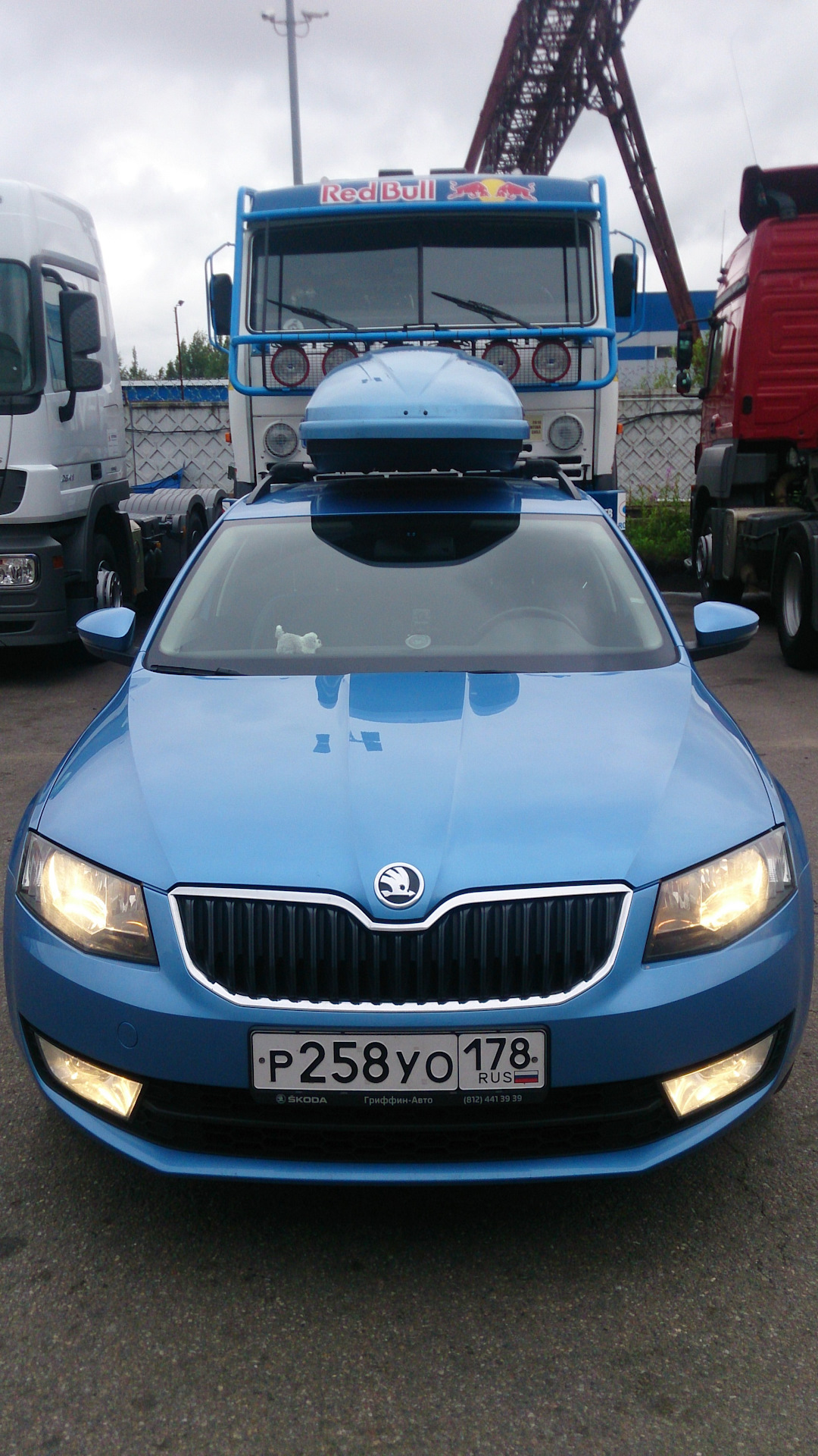 Неповседневный задний фон — Skoda Octavia Combi A7 Mk3, 1,2 л, 2014 ...