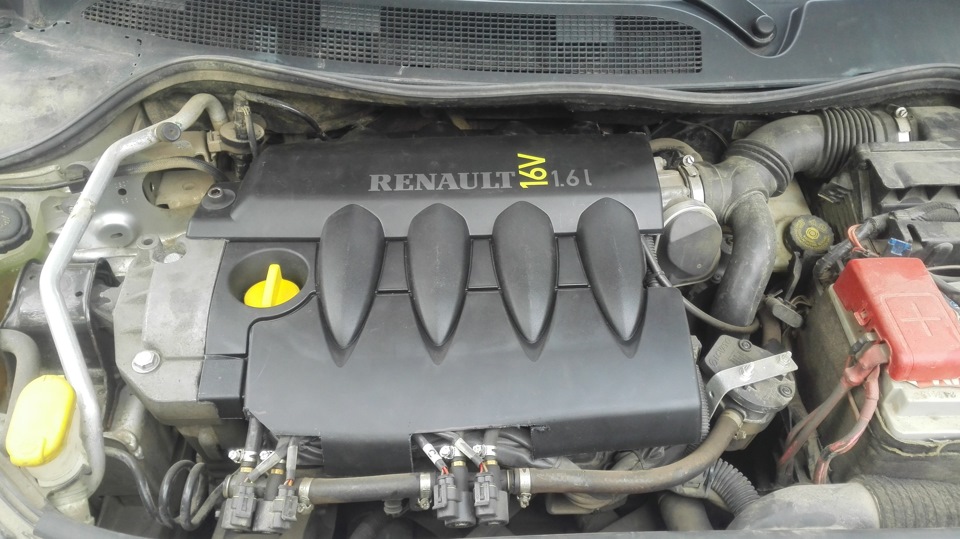 Купить двигатель рено флюенс 1.6. Рено Меган 2 1.6. Крышка Рено Меган двигателя Меган. Крышка двигателя Рено Меган 3 1.6 к4м. Крышка двигателя Renault Fluence 1.6.