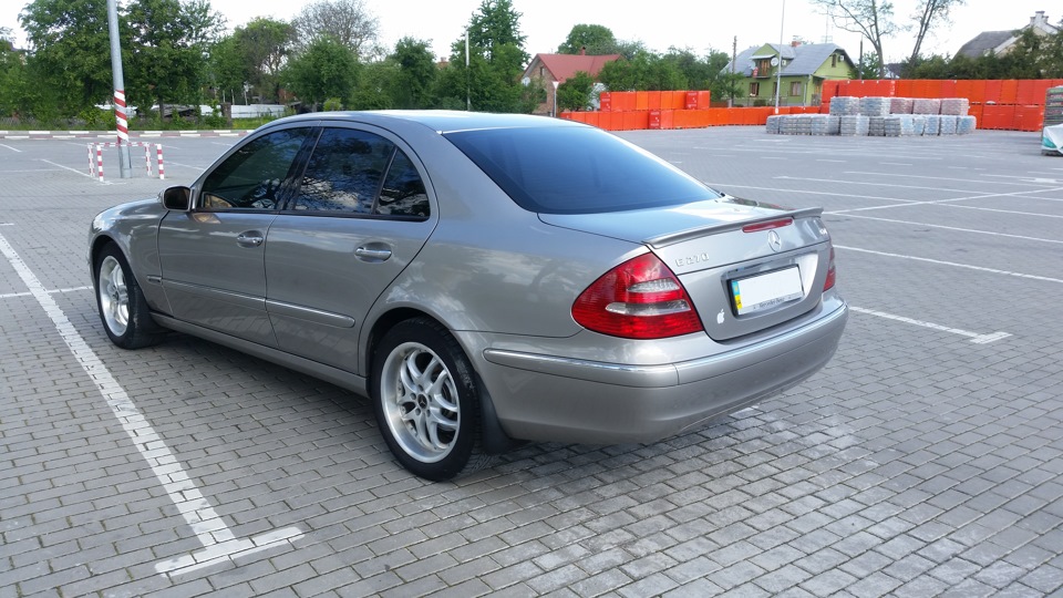 Накладка на багажник (спойлер, антикрыло и т.п.) — Mercedes-Benz E ...