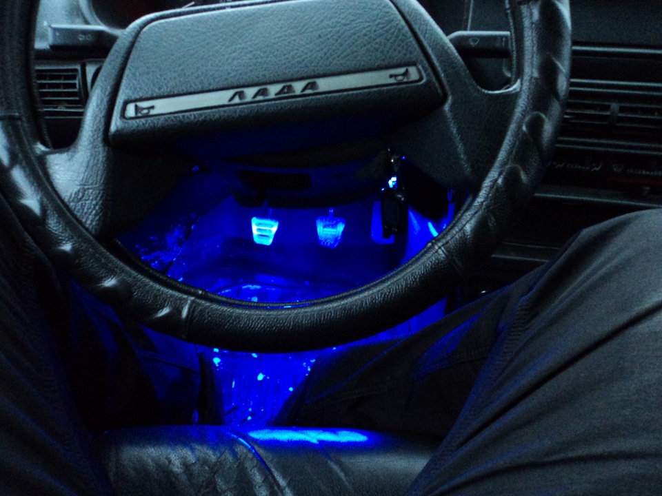 Подсветка в ноги в салоне — Lada 2114, 1,5 л, 2006 года | тюнинг | DRIVE2