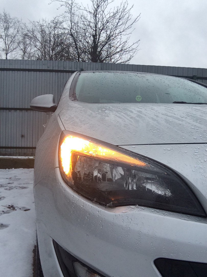 Замена ламп ДХО и ближнего света — Opel Astra J, 1,6 л, 2014 года ...
