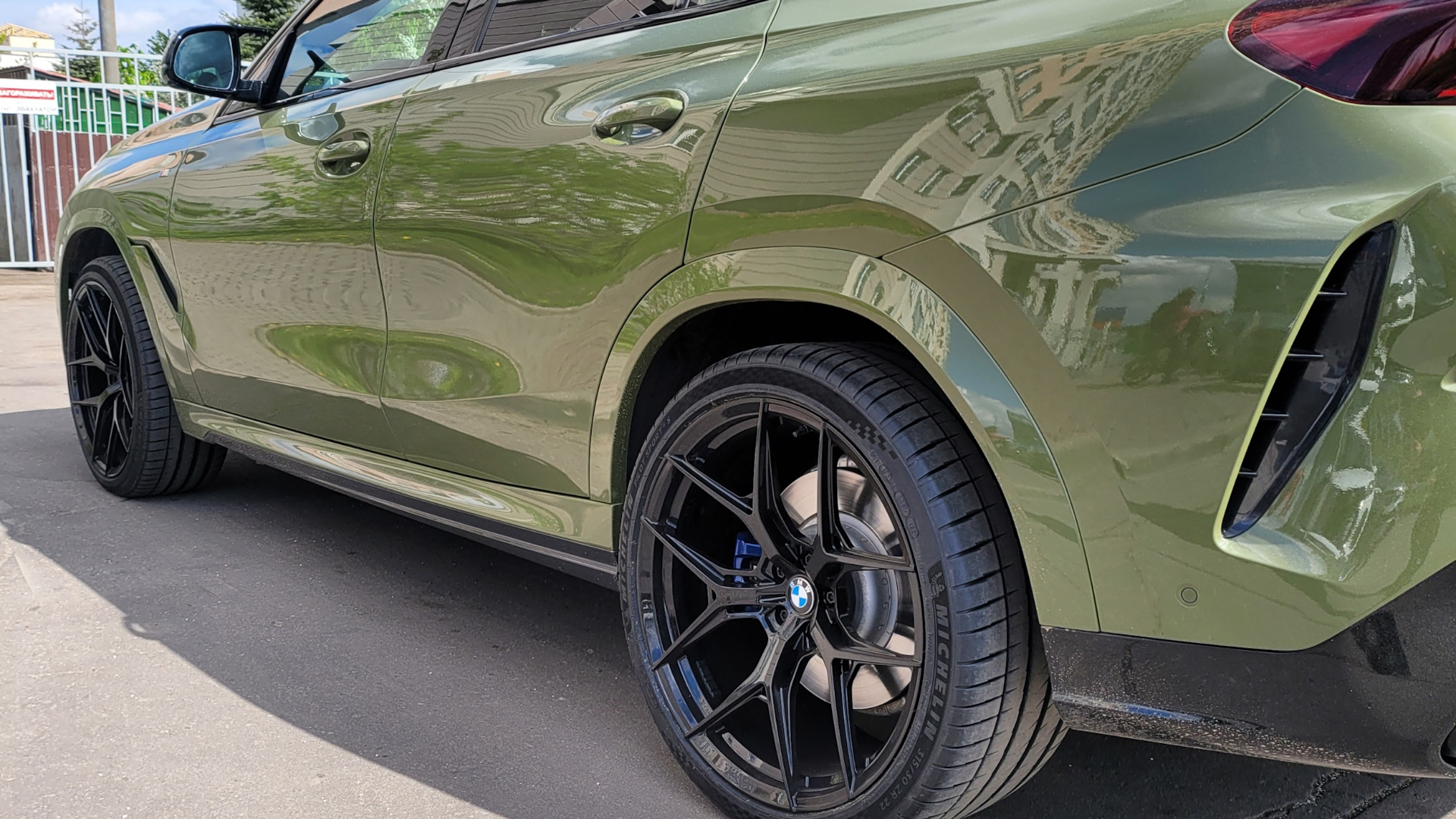 BMW x6m Urban Green