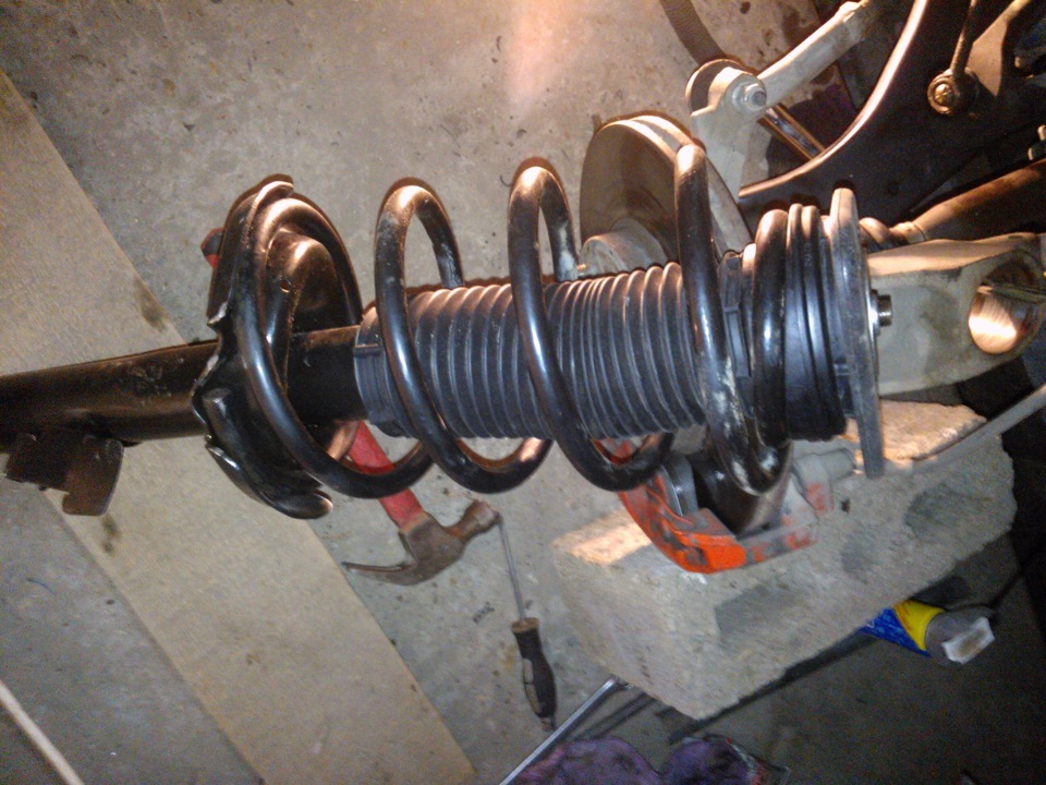 Потекла стойка и замена масла — Ford Focus II Sedan, 1,8 л, 2007 года ...