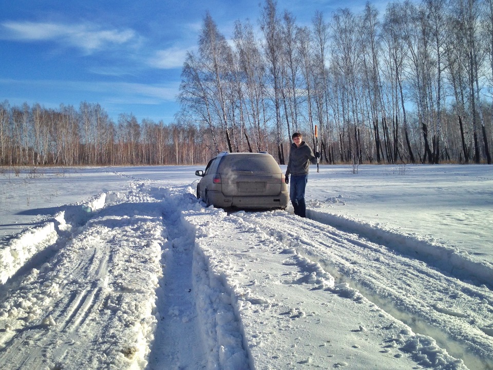 Сев в автомобиль. Машина села на брюхо. Авто село на брюхо. Машина села на брюхо в снегу. Машина села на брюхо на Горке.