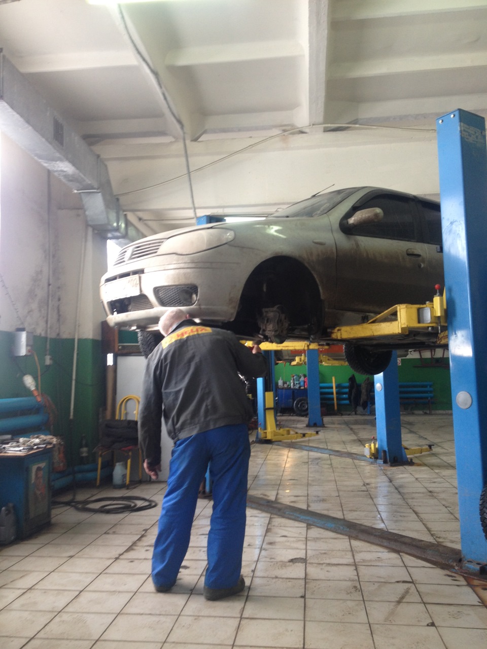 Замена левой шаровой опоры — FIAT Albea, 1,4 л, 2007 года | визит на ...
