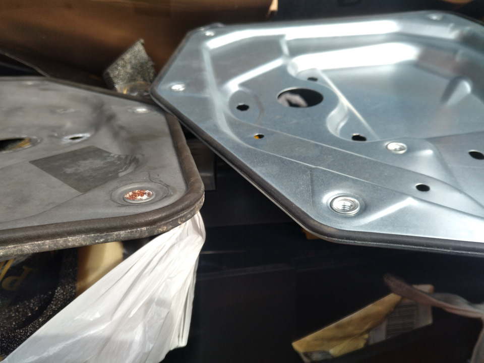 шкода суперб снятие обшивки водительской двери