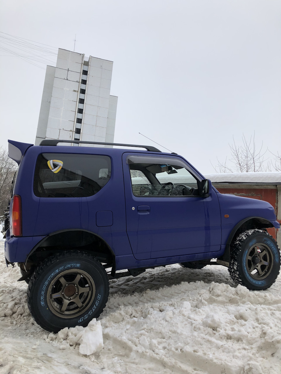 Suzuki Jimny. Suzuki Jimny 0.7 диски. Сузуки Джимни 0.7 ленд Авентура. Колеса на ниву от Сузуки Джимни.