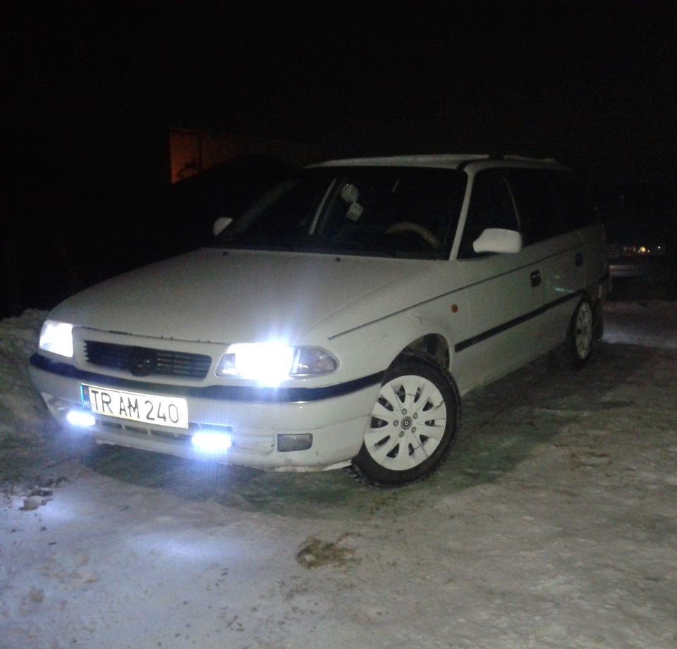 новые габаритные лампочки в фары) — Opel Astra F, 1,6 л, 1997 года ...