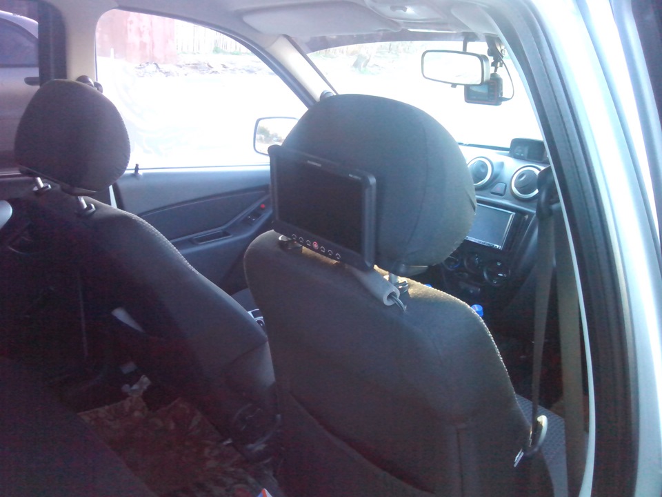 Монитор для задних пассажиров — Lada Гранта (1G), 1,6 л, 2012 года ...