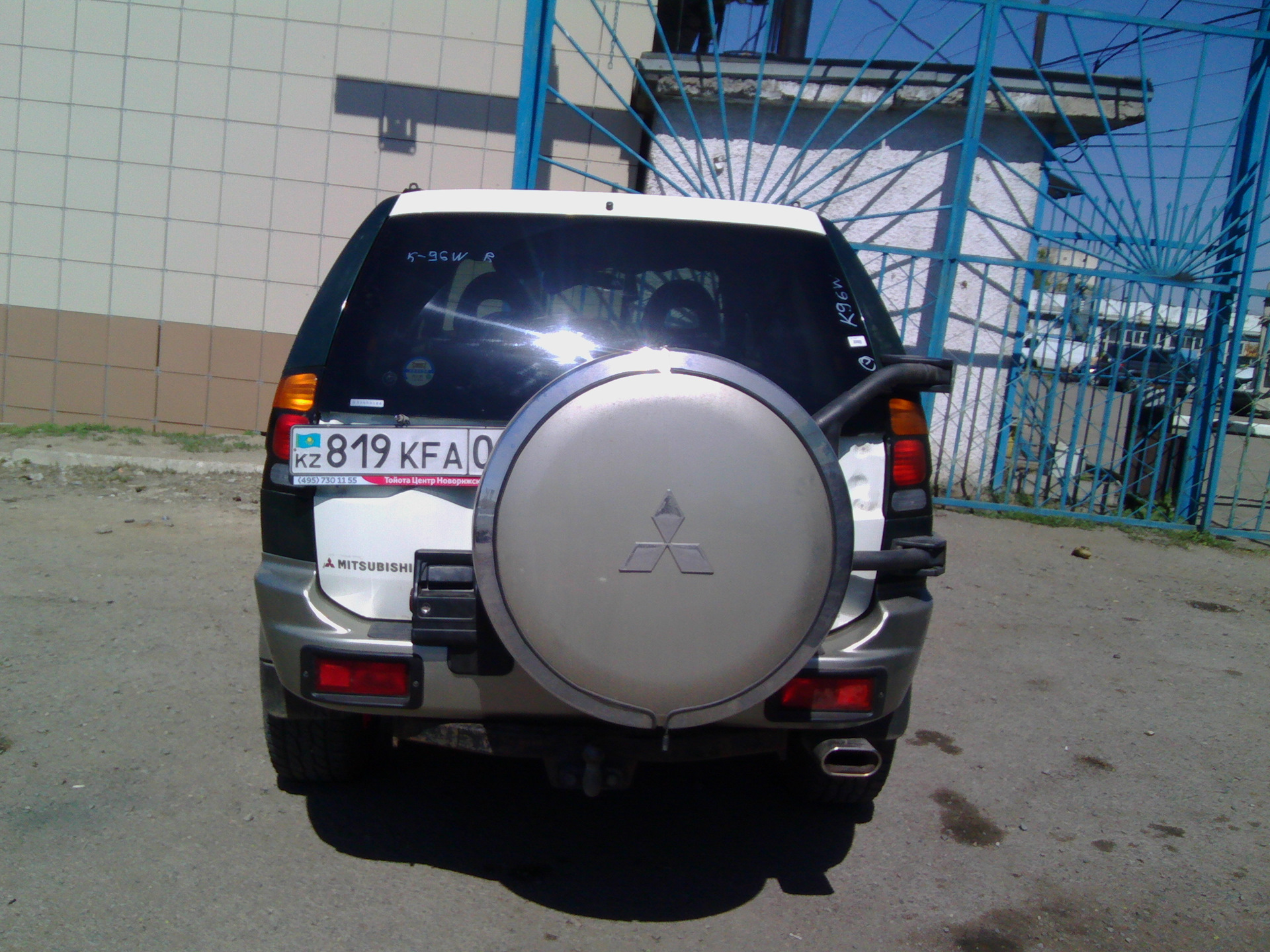 Номерной знак Pajero Sport 1