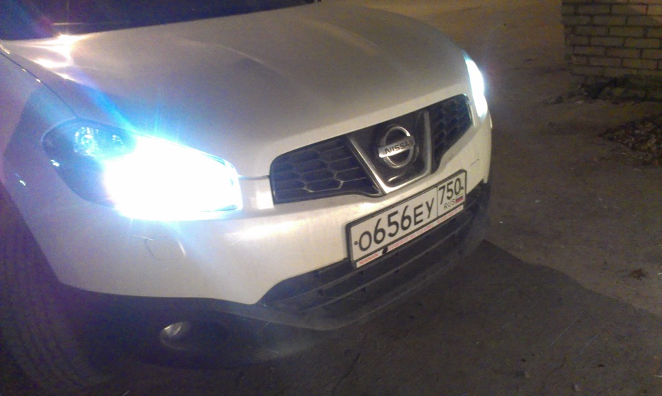 Ближний свет ниссан кашкай. Nissan Qashqai +2 лампы. Ниссан Кашкай +2 лампочки ближнего света. Nissan Qashqai 2 лампа ближнего. Лампа ближнего света на Ниссан Кашкай 2013 года.