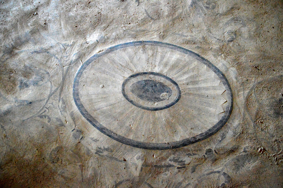 волышево усадьба строгановых история. ddc9599s 960. волышево усадьба строгановых история фото. волышево усадьба строгановых история-ddc9599s 960. картинка волышево усадьба строгановых история. картинка ddc9599s 960. В июне прошлого года я вместе с подругой побывала на Псковщине, у нашей одноклассницы. Живет она в маленьком городе Порхов, что расположен на реке Шелонь, в 88-ми километрах от Пскова. Древний русский город. Первое упоминание о котором приходится на 1239 год. Город-крепость. Увидевший и переживший на своем веку много интересного и сложного. Но мой рассказ не о нем, а о судьбе усадьбы Волышево. Усадьбе, которая когда-то была украшением не только этих мест, но и всей богатейшей империи Строгановых. Усадебный комплекс в Волышево называли «жемчужиной» имений Строгановых. Она входила в 20-ку роскошных и красивейших усадебных комплексов в России конца XIX – начала ХХ века. волышево усадьба строгановых история. ddc9599s 960. волышево усадьба строгановых история фото. волышево усадьба строгановых история-ddc9599s 960. картинка волышево усадьба строгановых история. картинка ddc9599s 960. В июне прошлого года я вместе с подругой побывала на Псковщине, у нашей одноклассницы. Живет она в маленьком городе Порхов, что расположен на реке Шелонь, в 88-ми километрах от Пскова. Древний русский город. Первое упоминание о котором приходится на 1239 год. Город-крепость. Увидевший и переживший на своем веку много интересного и сложного. Но мой рассказ не о нем, а о судьбе усадьбы Волышево. Усадьбе, которая когда-то была украшением не только этих мест, но и всей богатейшей империи Строгановых. Усадебный комплекс в Волышево называли «жемчужиной» имений Строгановых. Она входила в 20-ку роскошных и красивейших усадебных комплексов в России конца XIX – начала ХХ века.