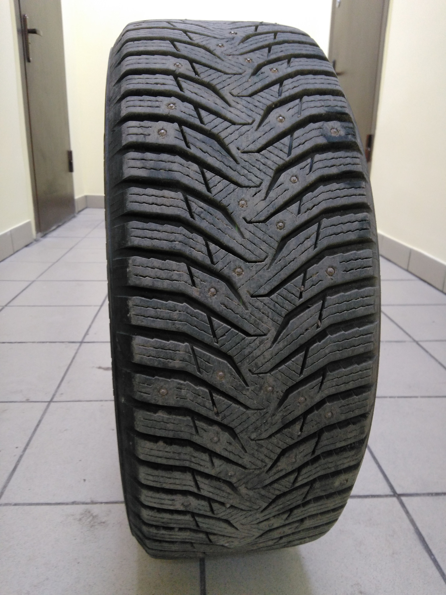 Wintercraft шины. Кумхо wi31. Kumho WINTERCRAFT Ice wi31. Kumho WINTERCRAFT Ice wi51 215 50 17. WINTERCRAFT Ice wi32.