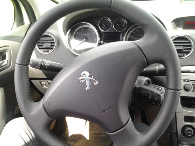 Стерлась кожа на руле… — Peugeot 408, 1,6 л, 2012 года | поломка | DRIVE2