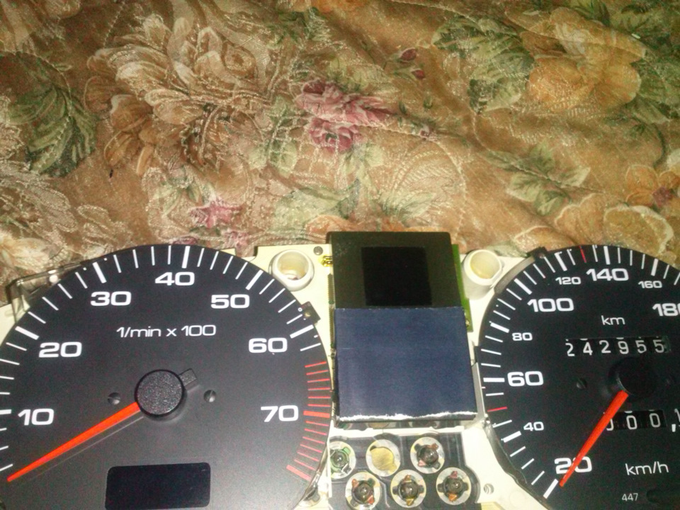 Ну вот и сам экран БК, он поплывший был, думал восстановить(читал где то на драйве), но двухлетний сын, добрался, и теперь экран распался на две половины. Вот ищу темный экран БК на переходку — Audi 100 (C3)