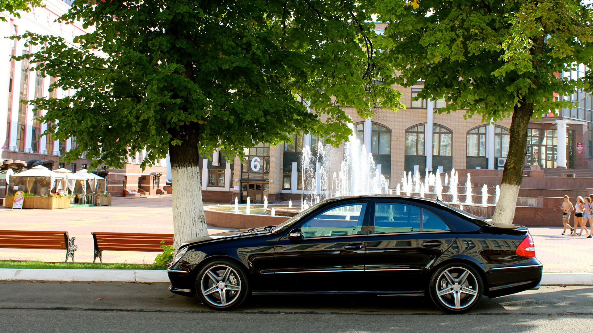 Mercedes benz e 55 amg. Mercedes-Benz w211. E55 AMG w211. Мерседес е 55 AMG 211.